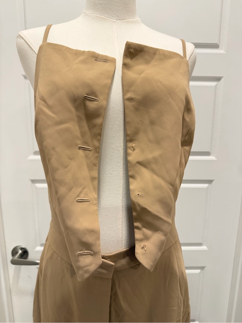 Women’s Tan Vest Wide-Leg Jumpsuit - Missing Upper Buttons NWT - Picture 3 of 4